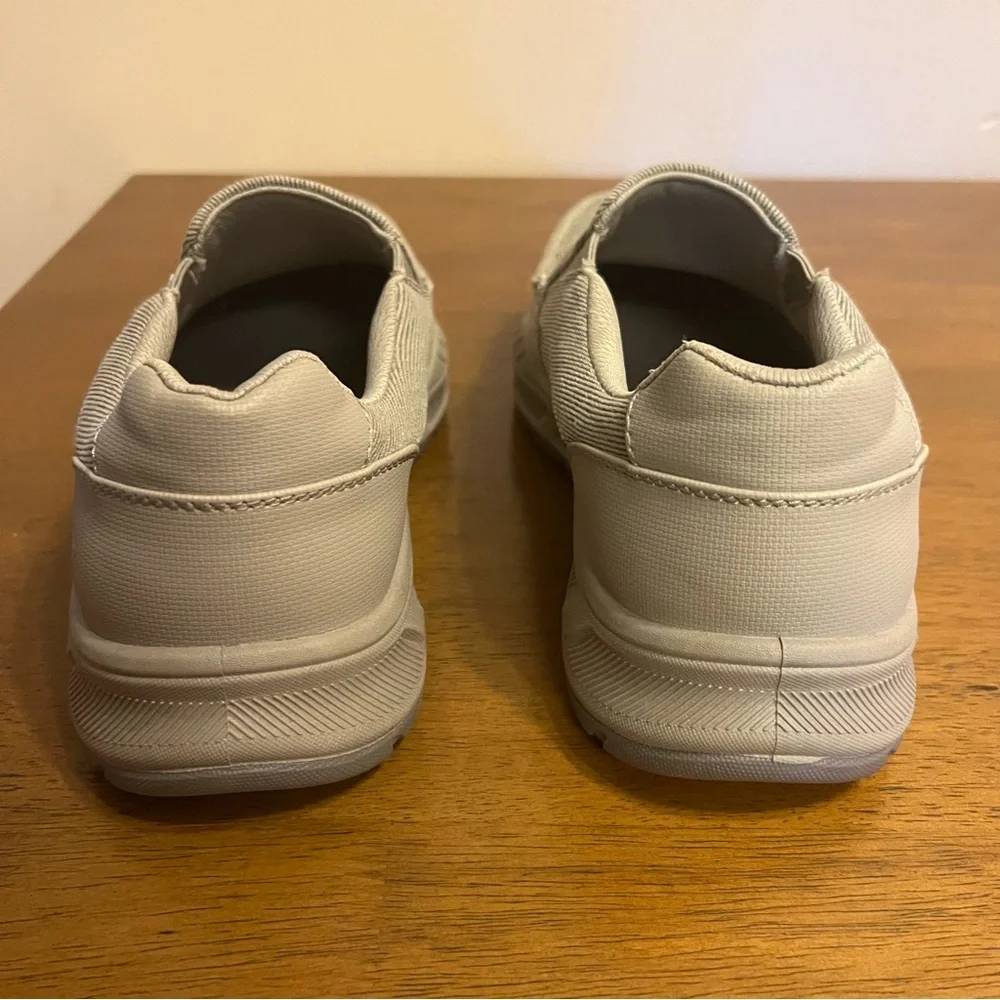 Skechers casual laceless