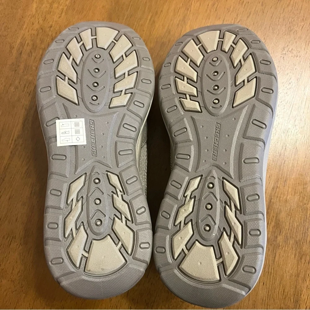 Skechers casual laceless