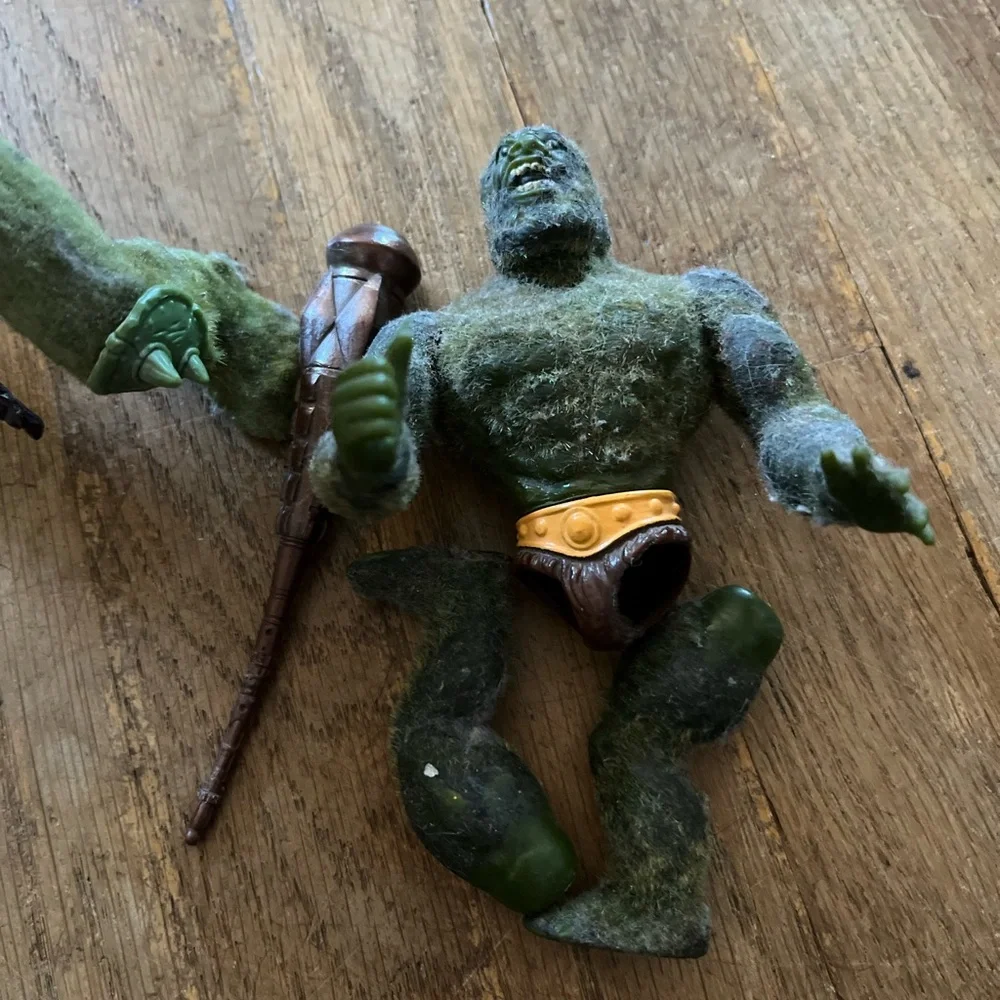 Mossman figures, 1 needs to be fixed