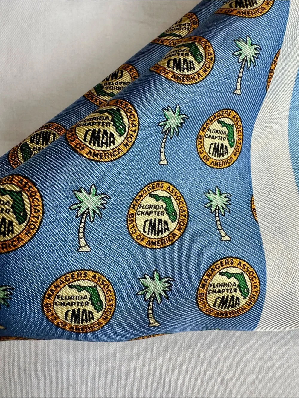 Vineyard Vines 100% silk