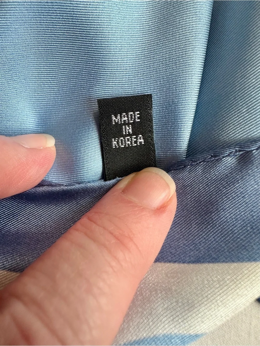 Vineyard Vines 100% silk