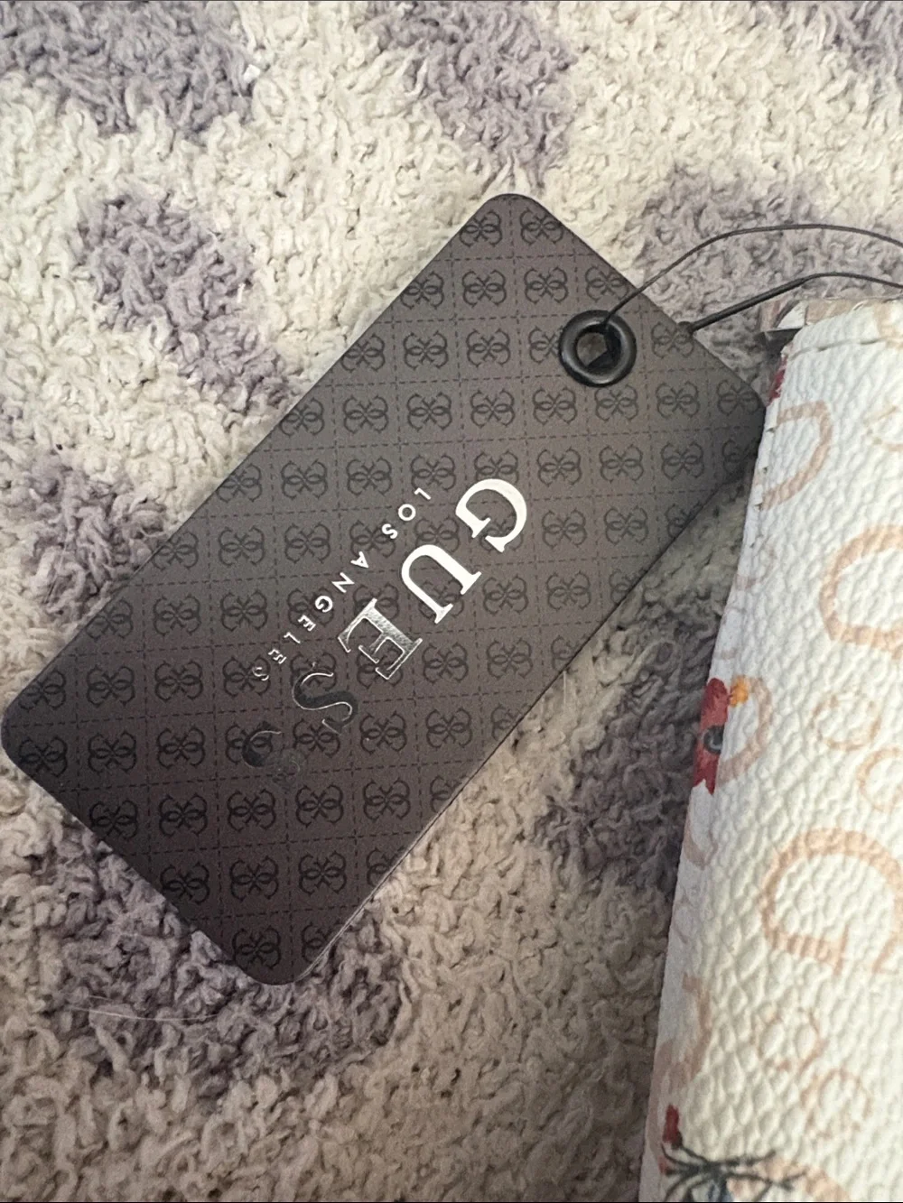 Guess clutch white