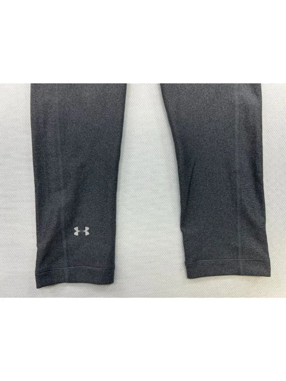 Under Armour Women's HeatGear Armour Capri Leggings Stretch Size S Gray Solid
