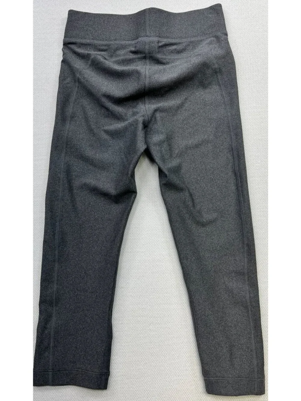 Under Armour Women's HeatGear Armour Capri Leggings Stretch Size S Gray Solid