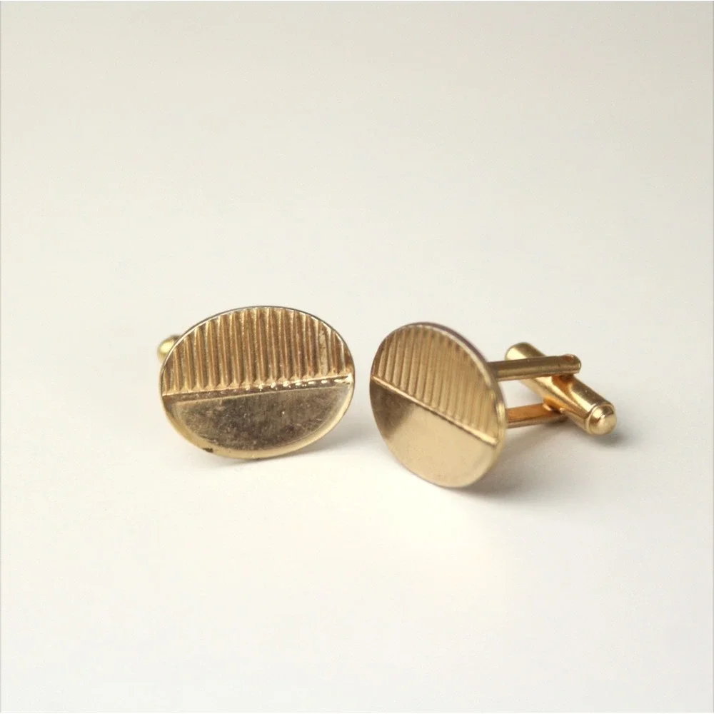 The Unbranded Brand rectangle gold men