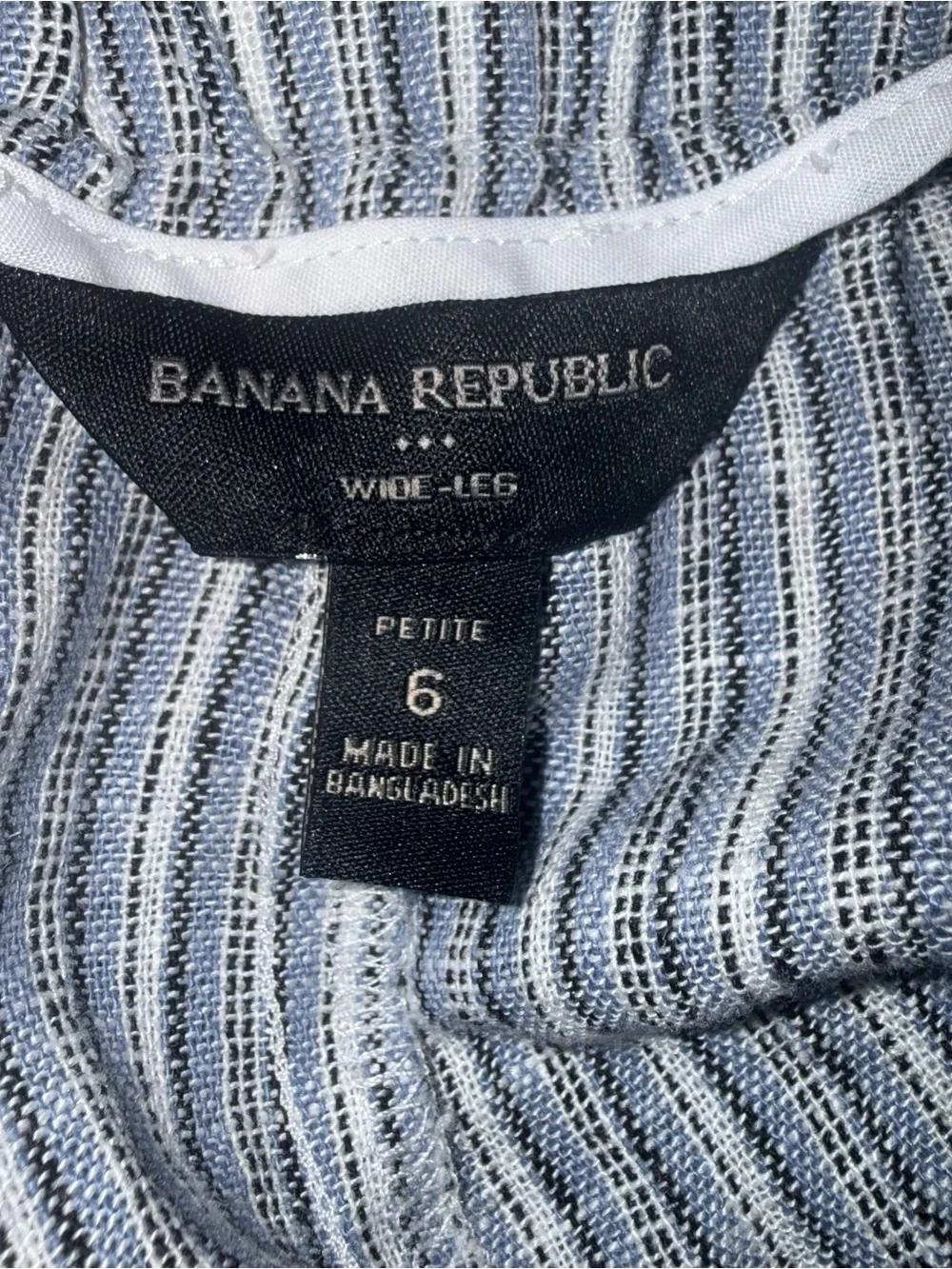 Banana Republic detail banana