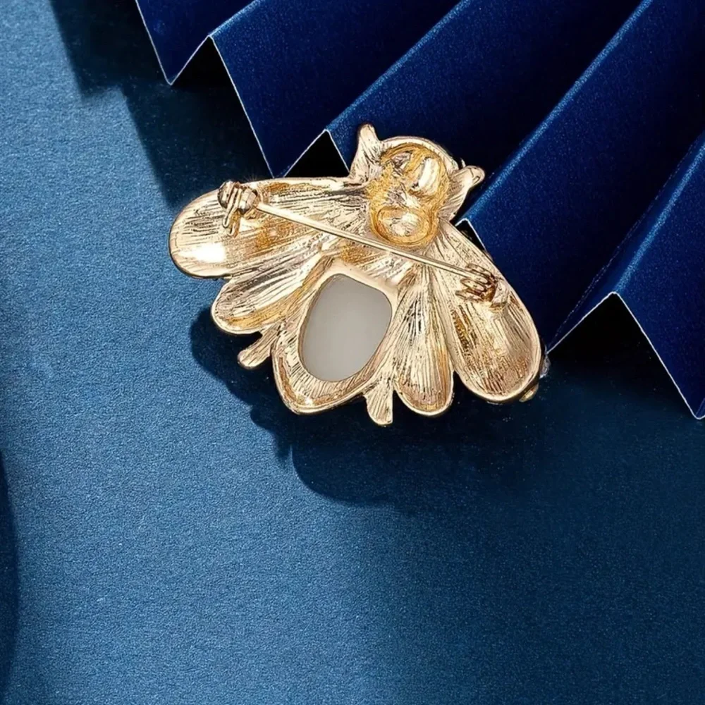 Elegant Bee Brooch 🐝 Golden-Tone Pin with Pearl Beads | Holiday Gift (A0-2)