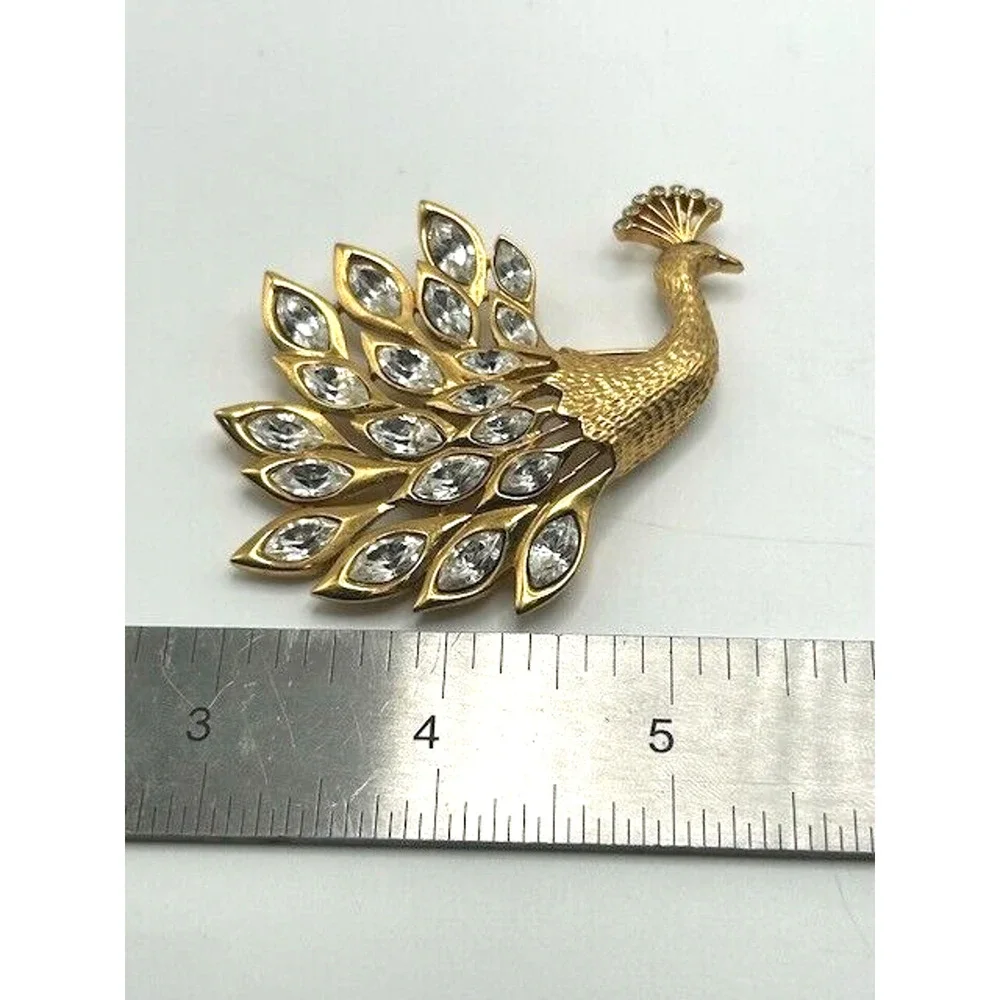 Unbranded vintage strutting