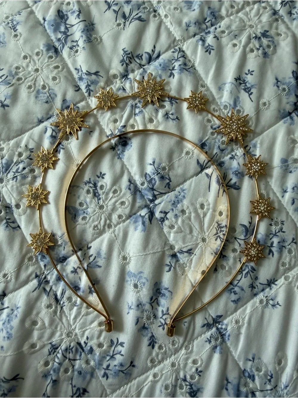N/A elegant gold