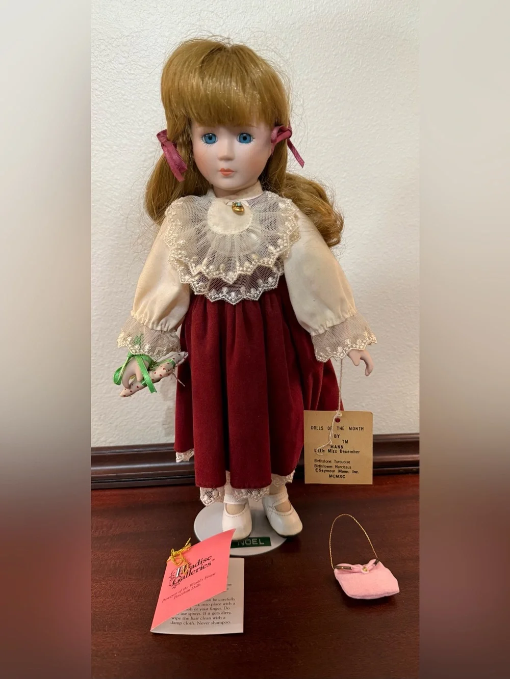 Paradise Galleries Treasury Noel 16 in Porcelain Doll.