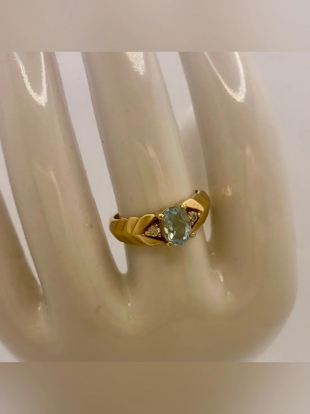 Vintage Korea Gold Tone Oval Light Blue Faux Aquamarine Ring Size 7 Chevron Band