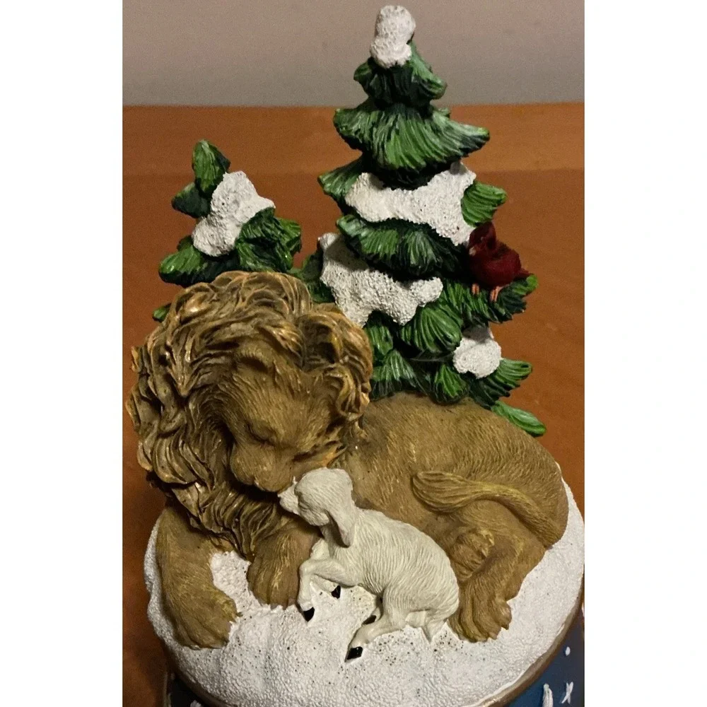 The San‎ Francisco Music Box Company Lion & Lamb Christmas Music Box, Tested