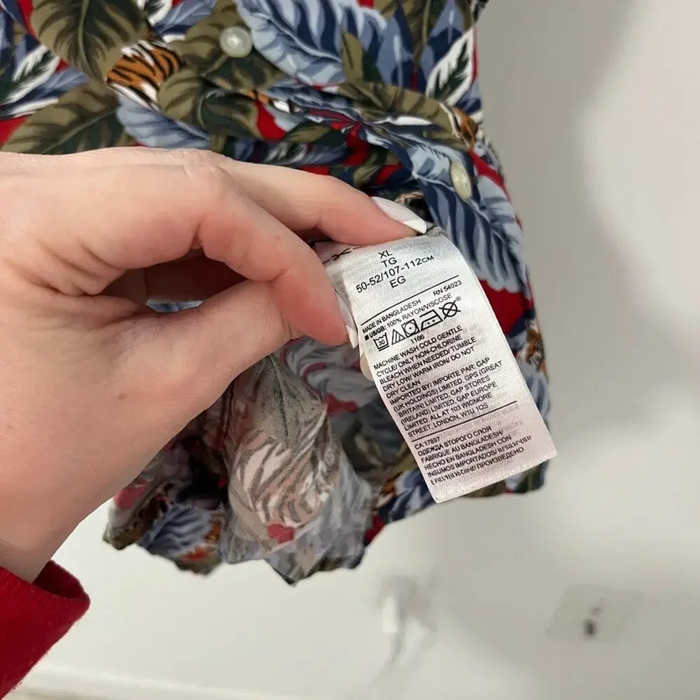 Banana Republic button size