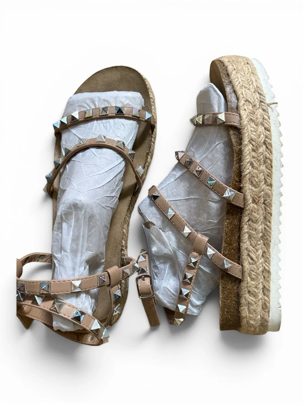 Cushionaire beige studded