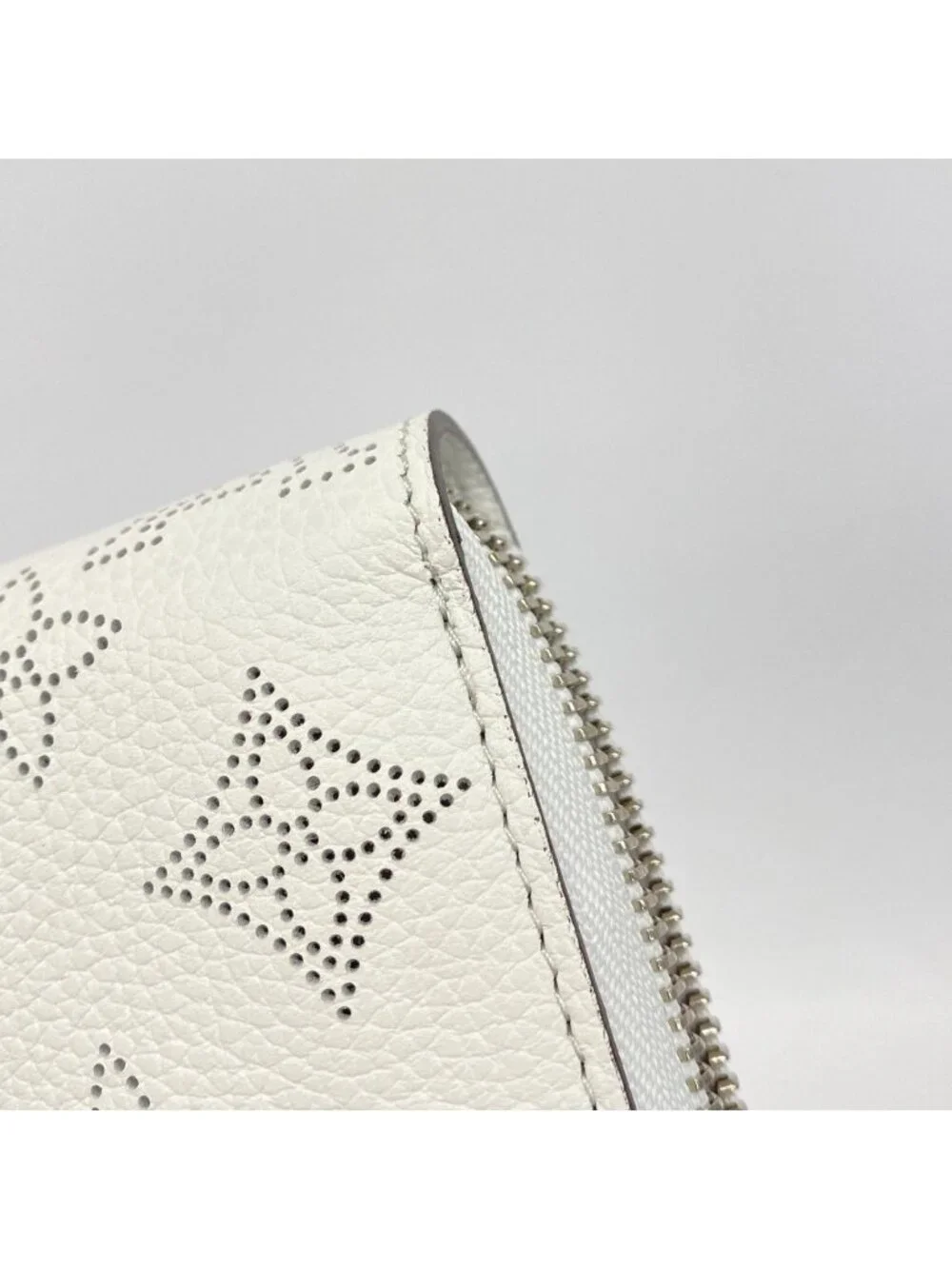 Louis Vuitton compartment guarantee