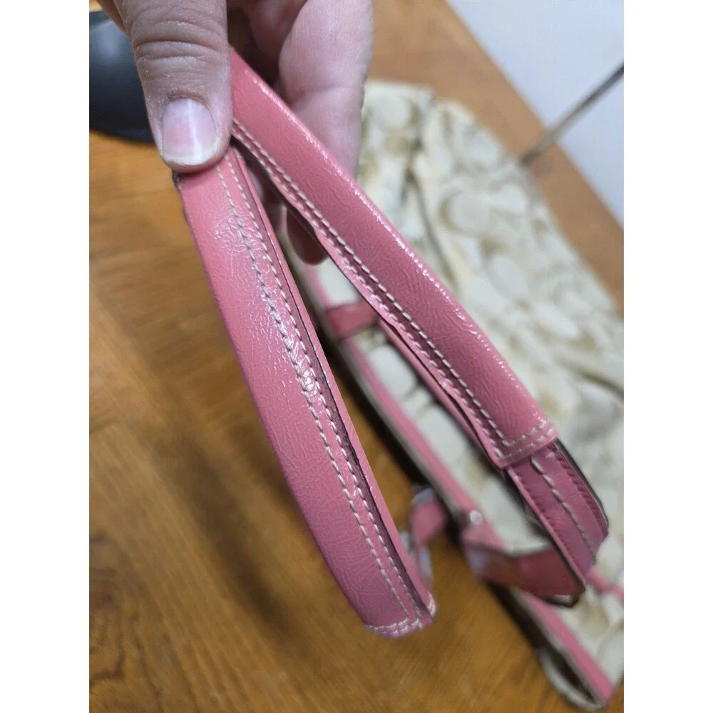 Coach zipper closures