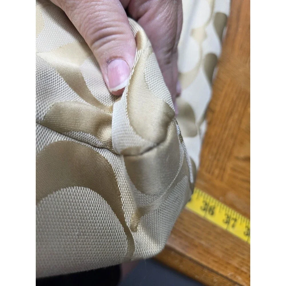 Coach zipper closures