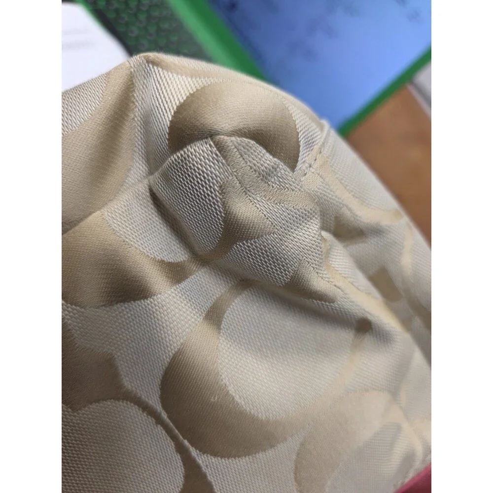 Coach zipper closures