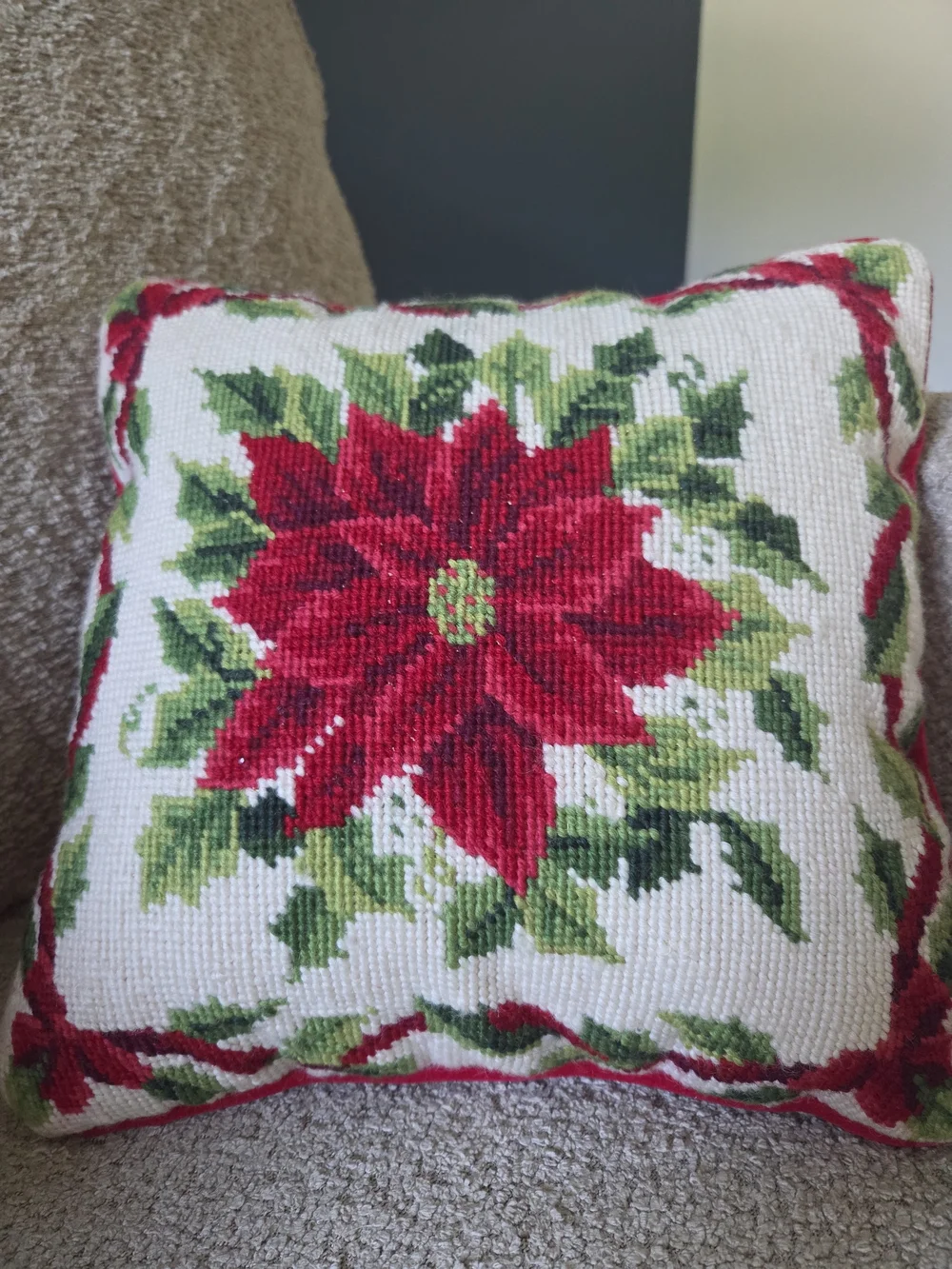 Vintage Christmas/holiday Poinsettia Needlepoint Throw Pillow Red & Green 11x11