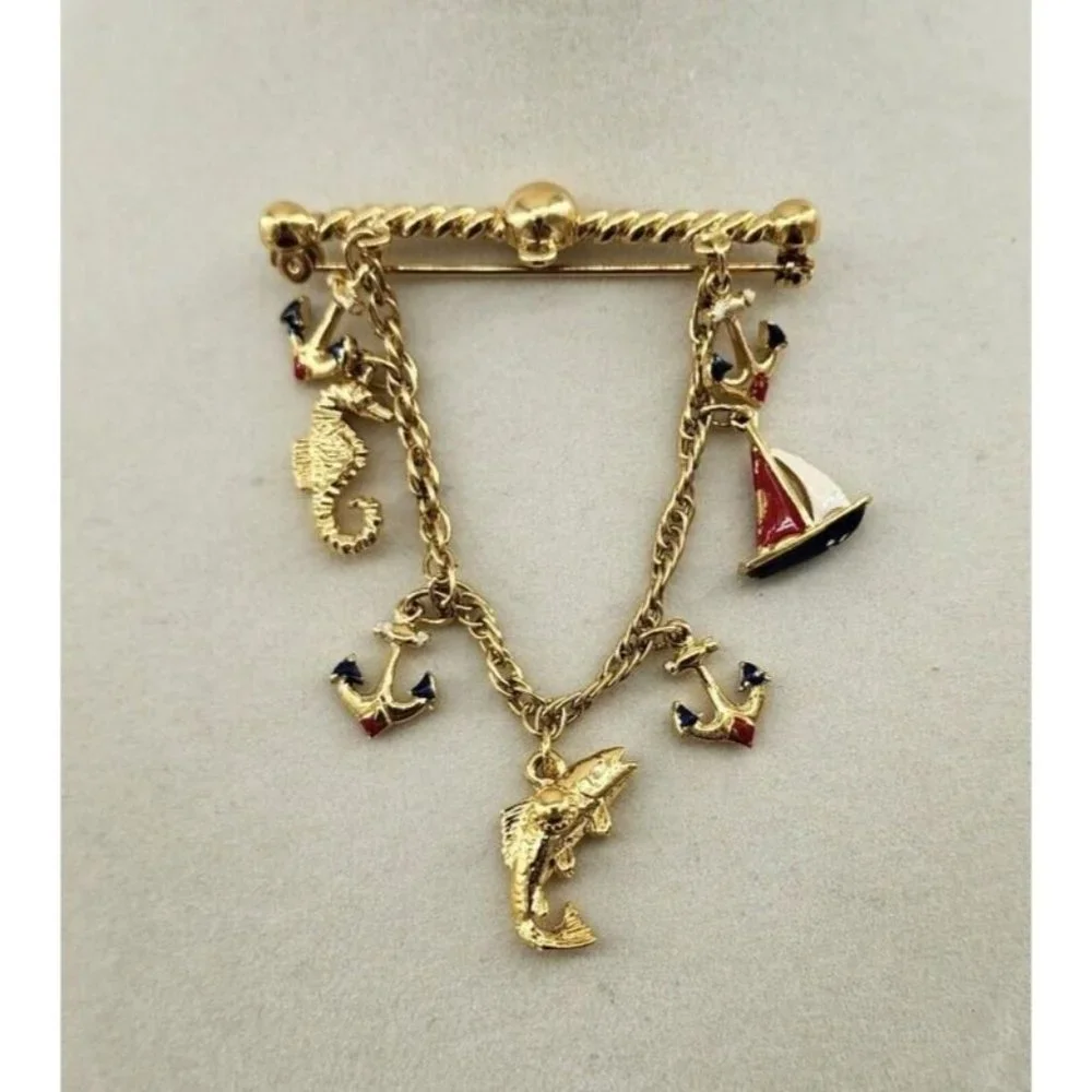 Unbranded‎ Gold Tone Brooch Bar With Chain and 7 Nautical Themed Charms