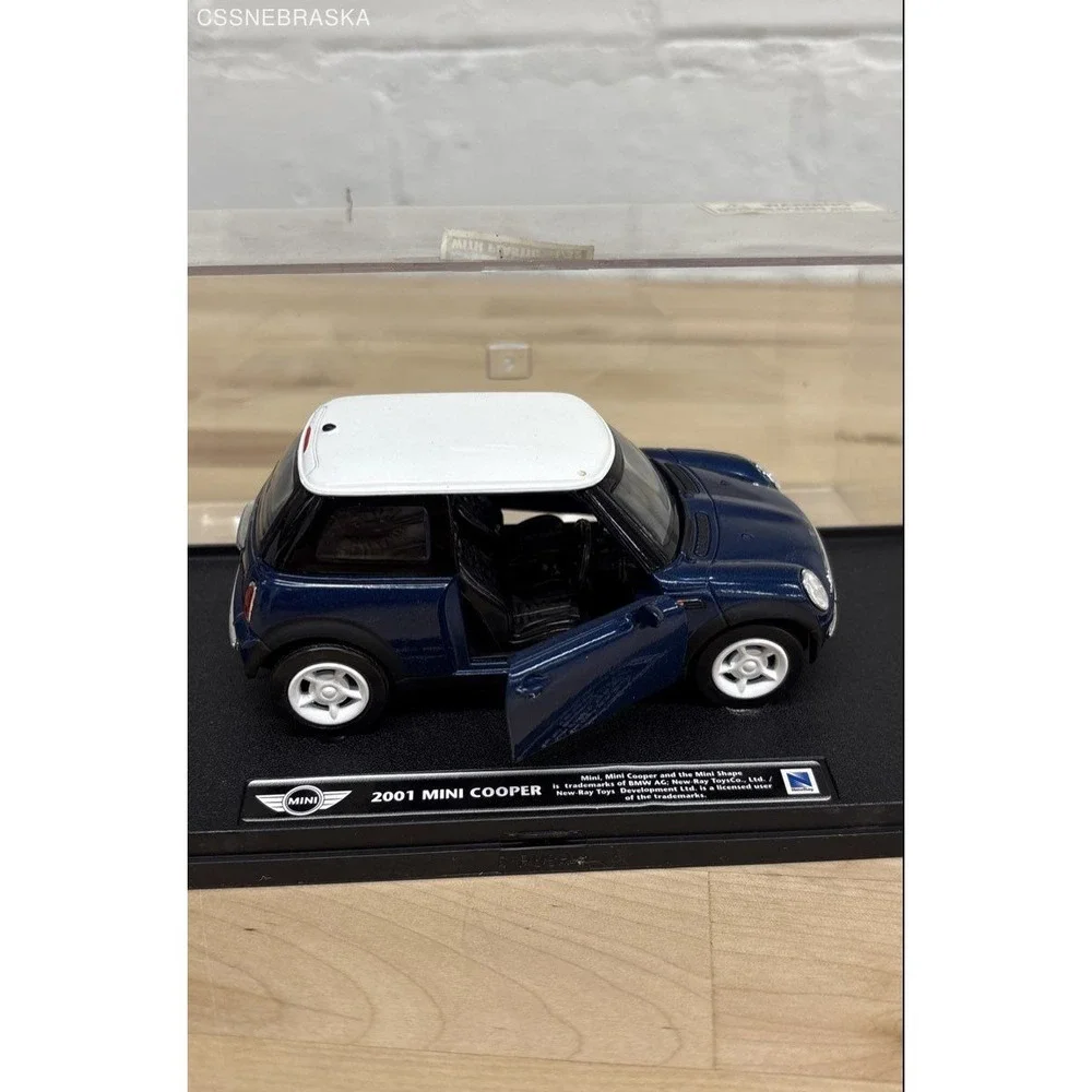 Bburago blue white