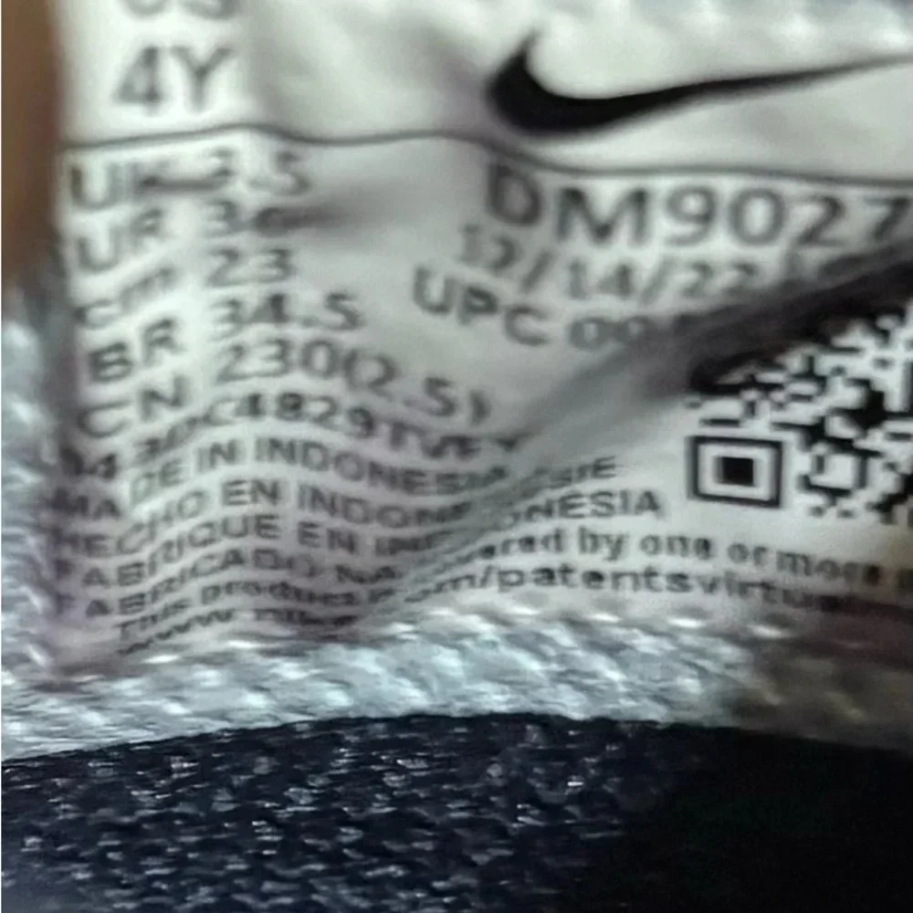 Nike sneakers omni