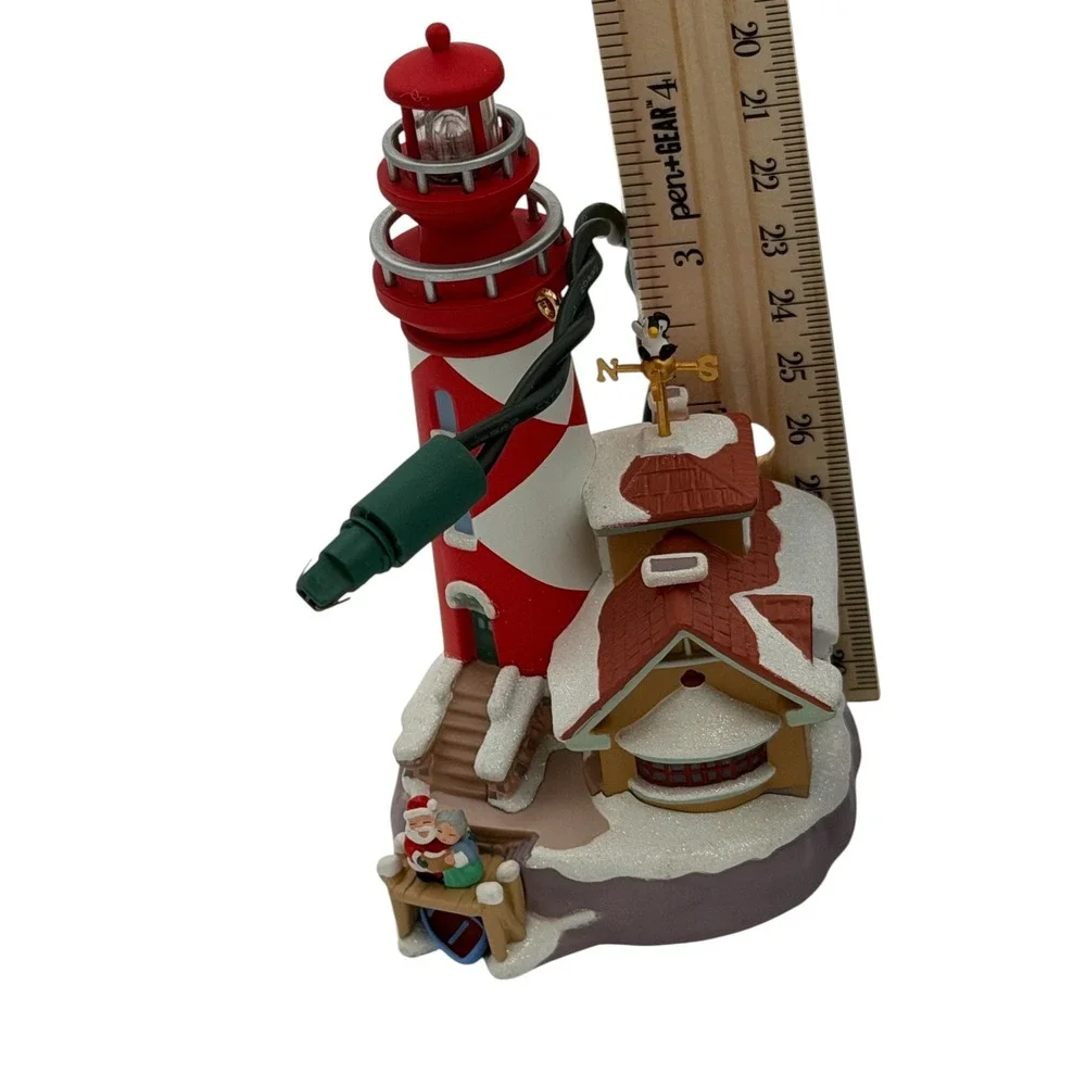 Hallmark Keepsake 2005 Lighthouse Greetings Magic Ornament Santa