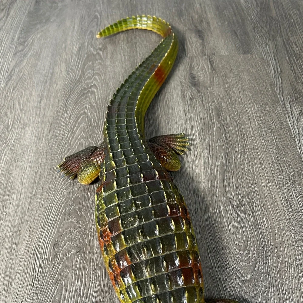 Dor Mei Alligator Toy Figure 29