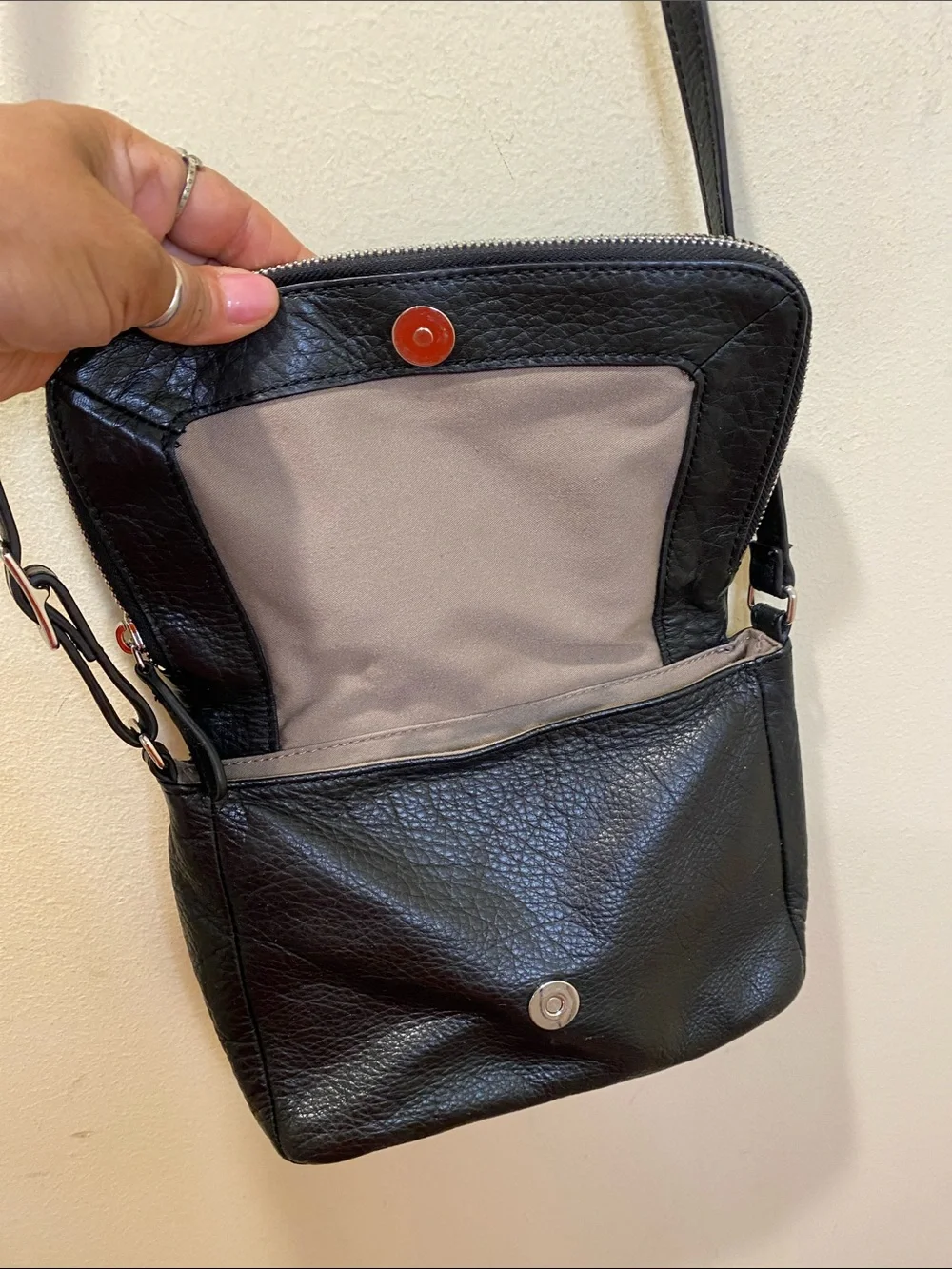 margot sleek black