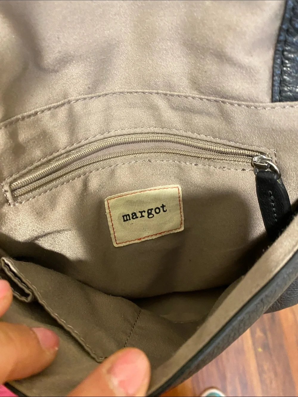 margot sleek black