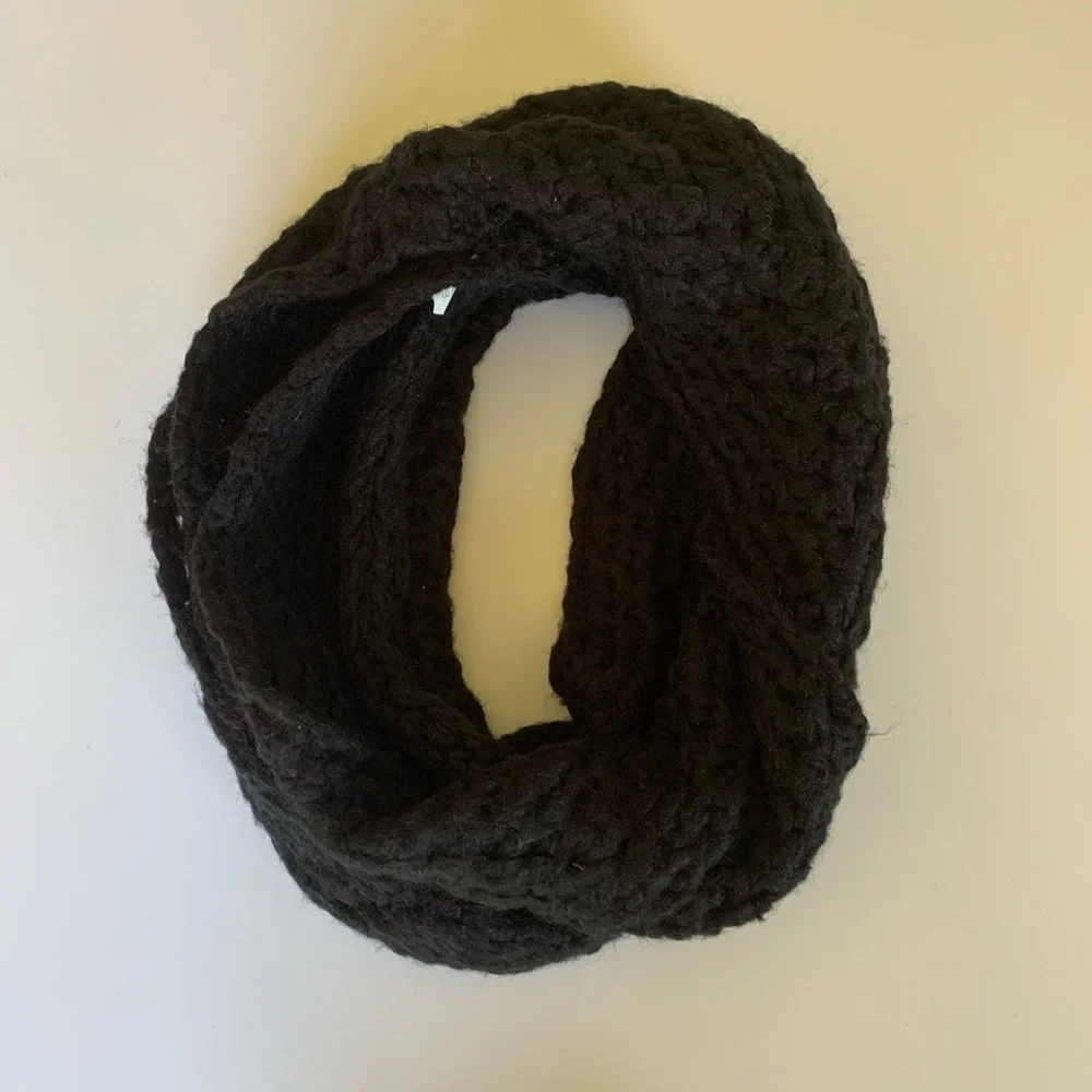 Aeropostale black knit
