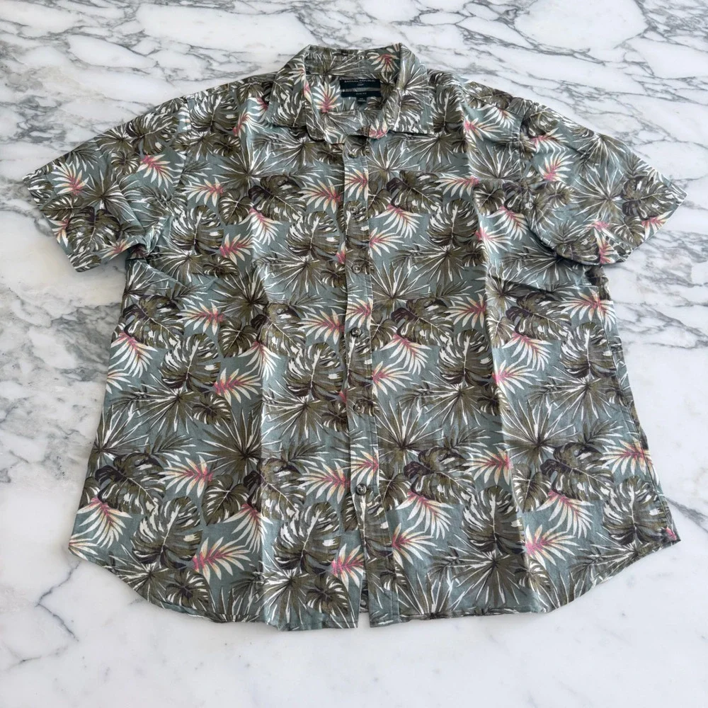 Banana Republic perfect or chest