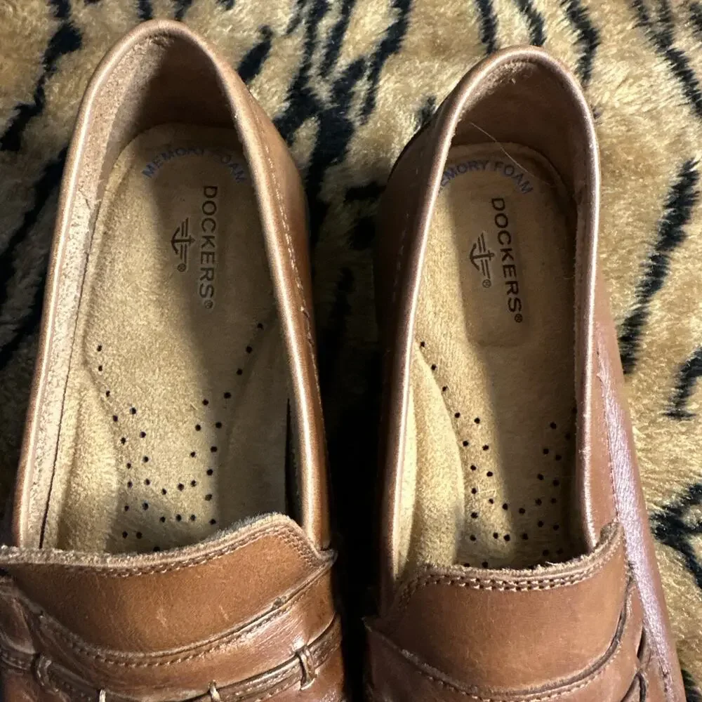 Dockers round footwear