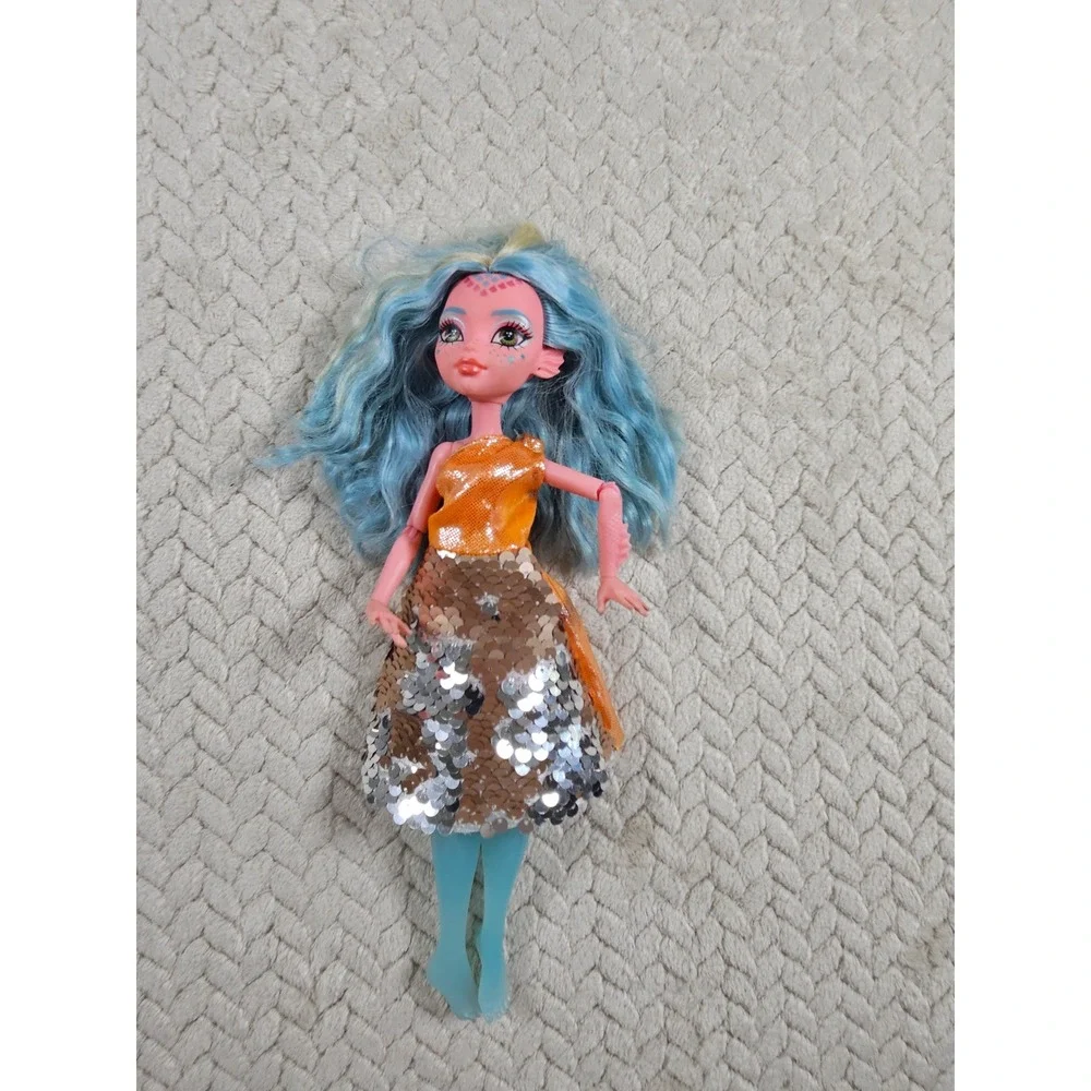 Monster High Lagoona Blue G3 Day Out Doll Pink Skin Blue Hair HHK52 Mattel 2022