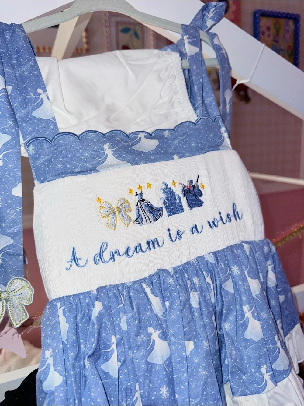 N/A blue white