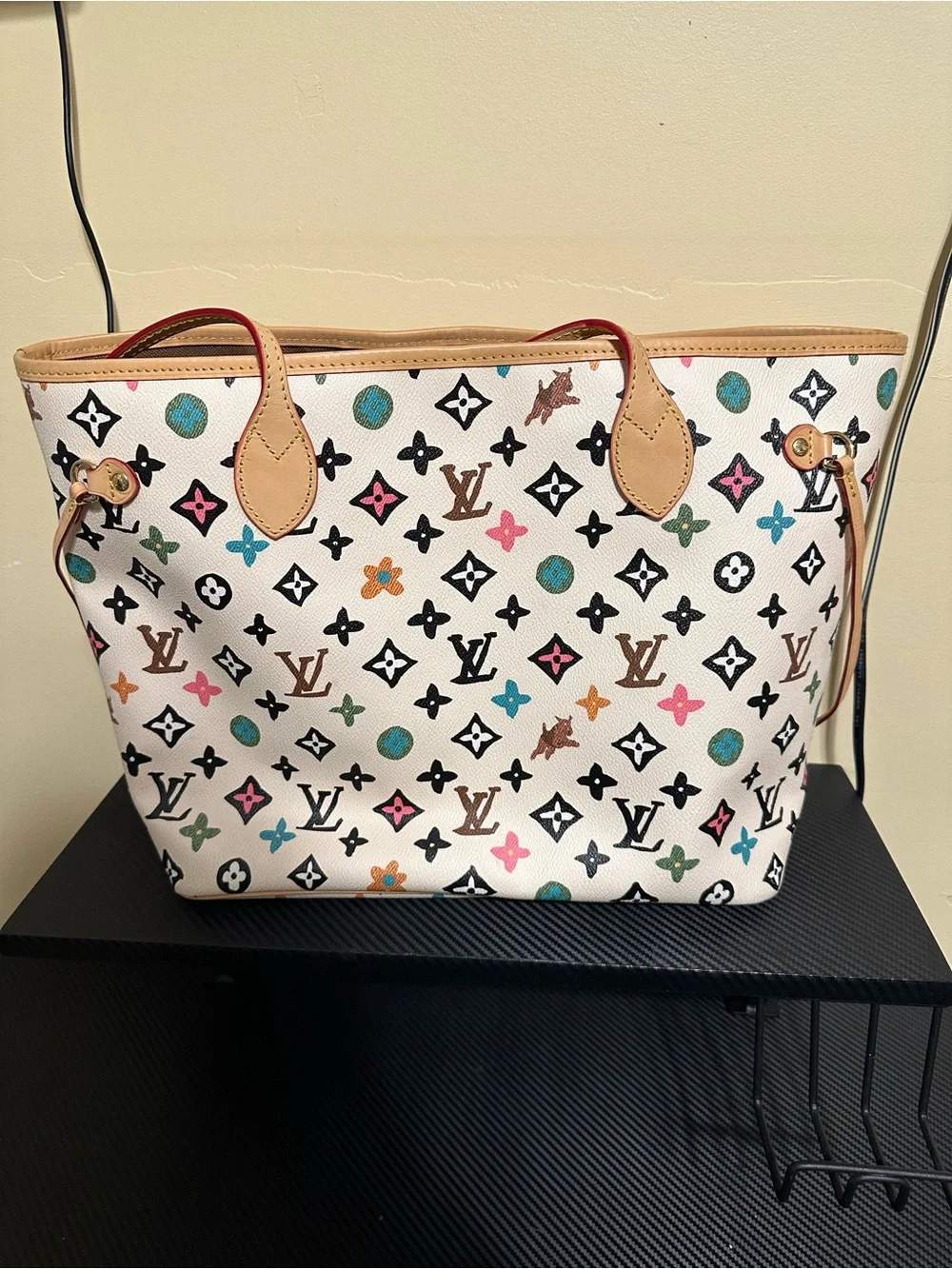 White color full tote