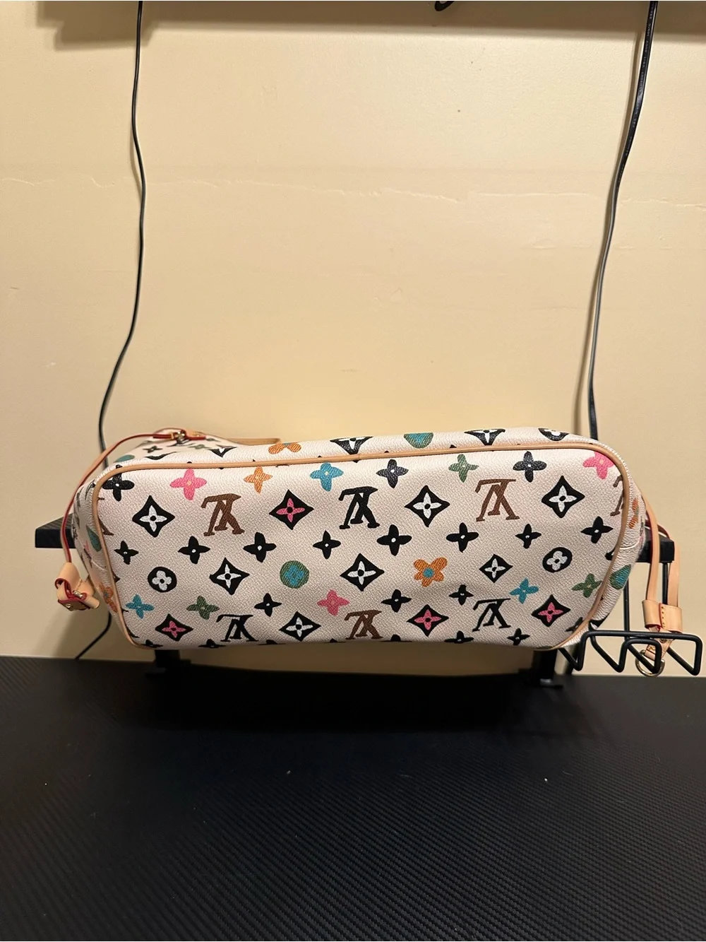 White color full tote