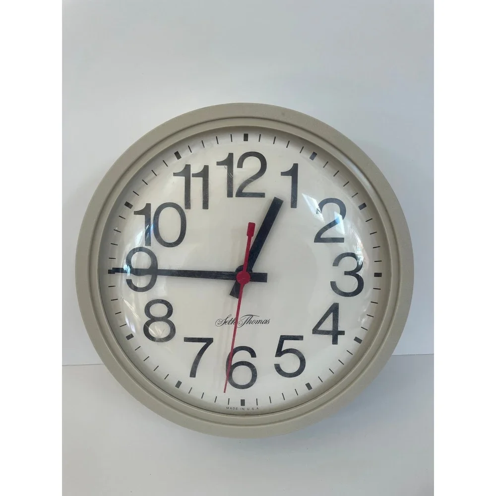 Seth Thomas Wall Clock Vintage 10 Inch Tan Beige Quartz Analog Made in USA