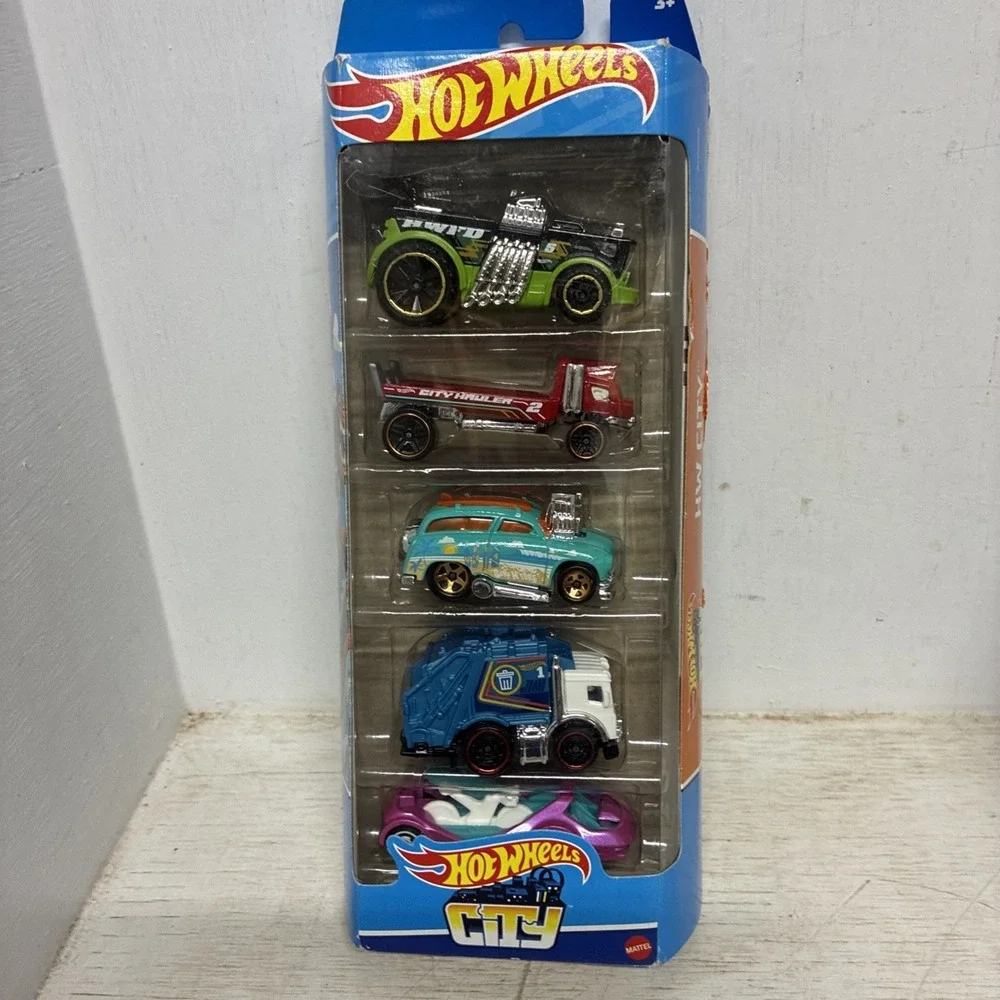 Mattel Hot Wheels City 5 car Truck Set NEW Factory Sealed HFV89 2021