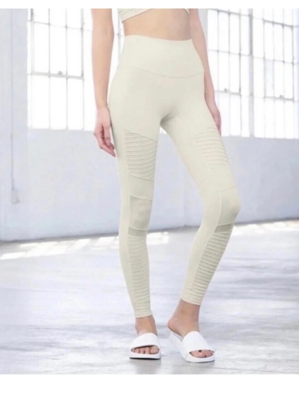Alo Yoga vintage  off white moto legging