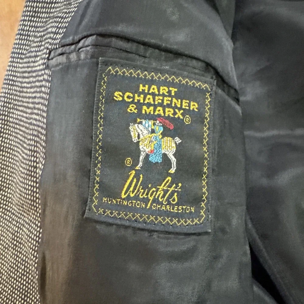 Hart Schaffner Marx item are 10