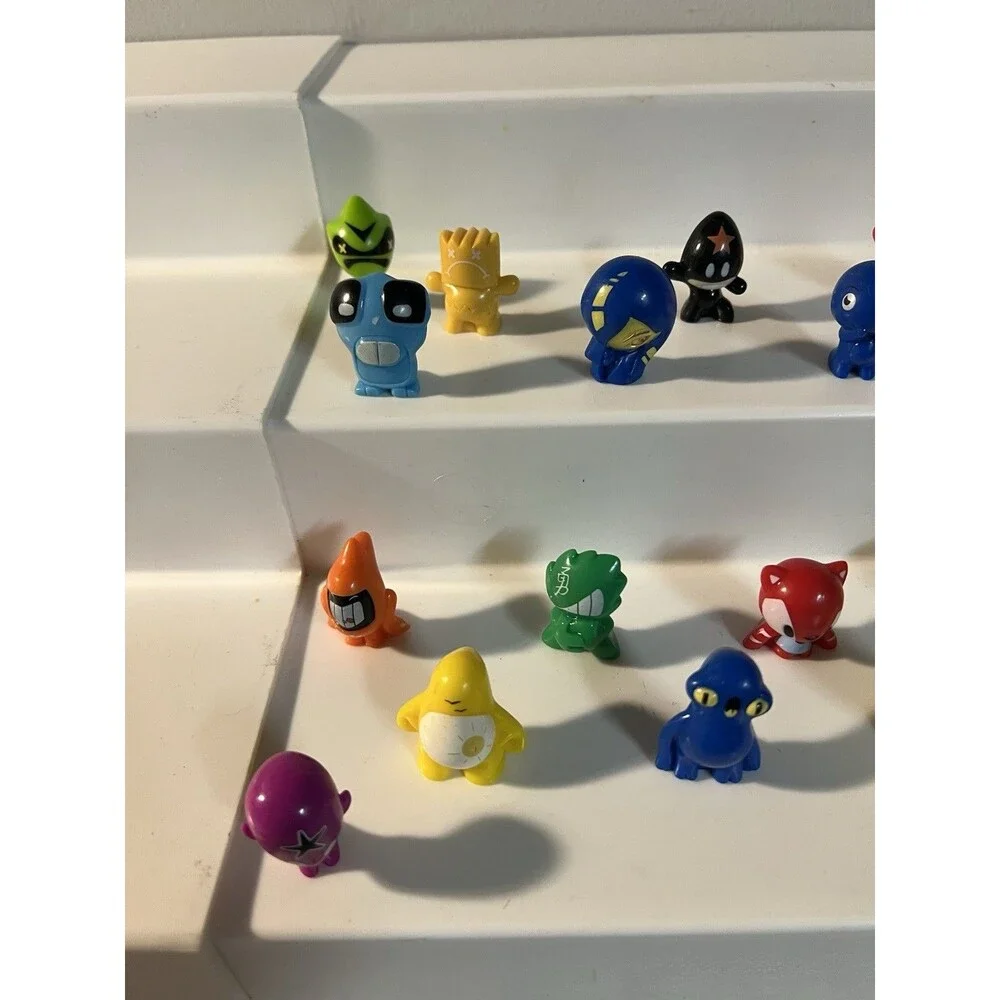 Lot of 21 Gogos Crazy Bones Figures As Shown