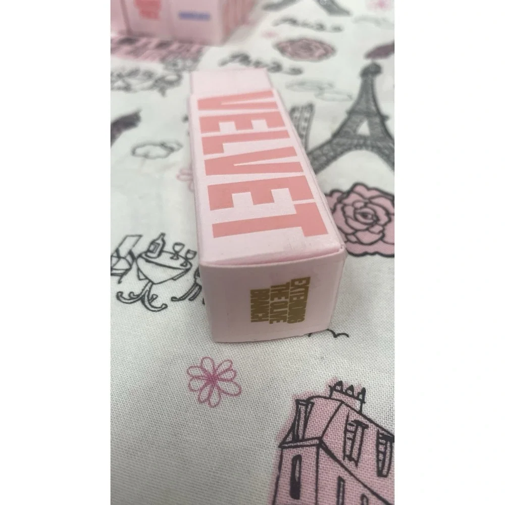 Jeffree Star shade olive