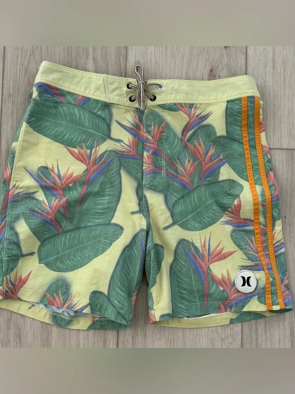 Men’s Hurley Phantom size 31 yellow tropical print board shorts swim trunks