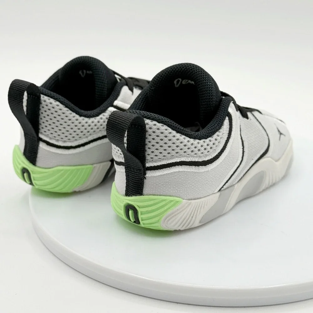 Nike jordan these black