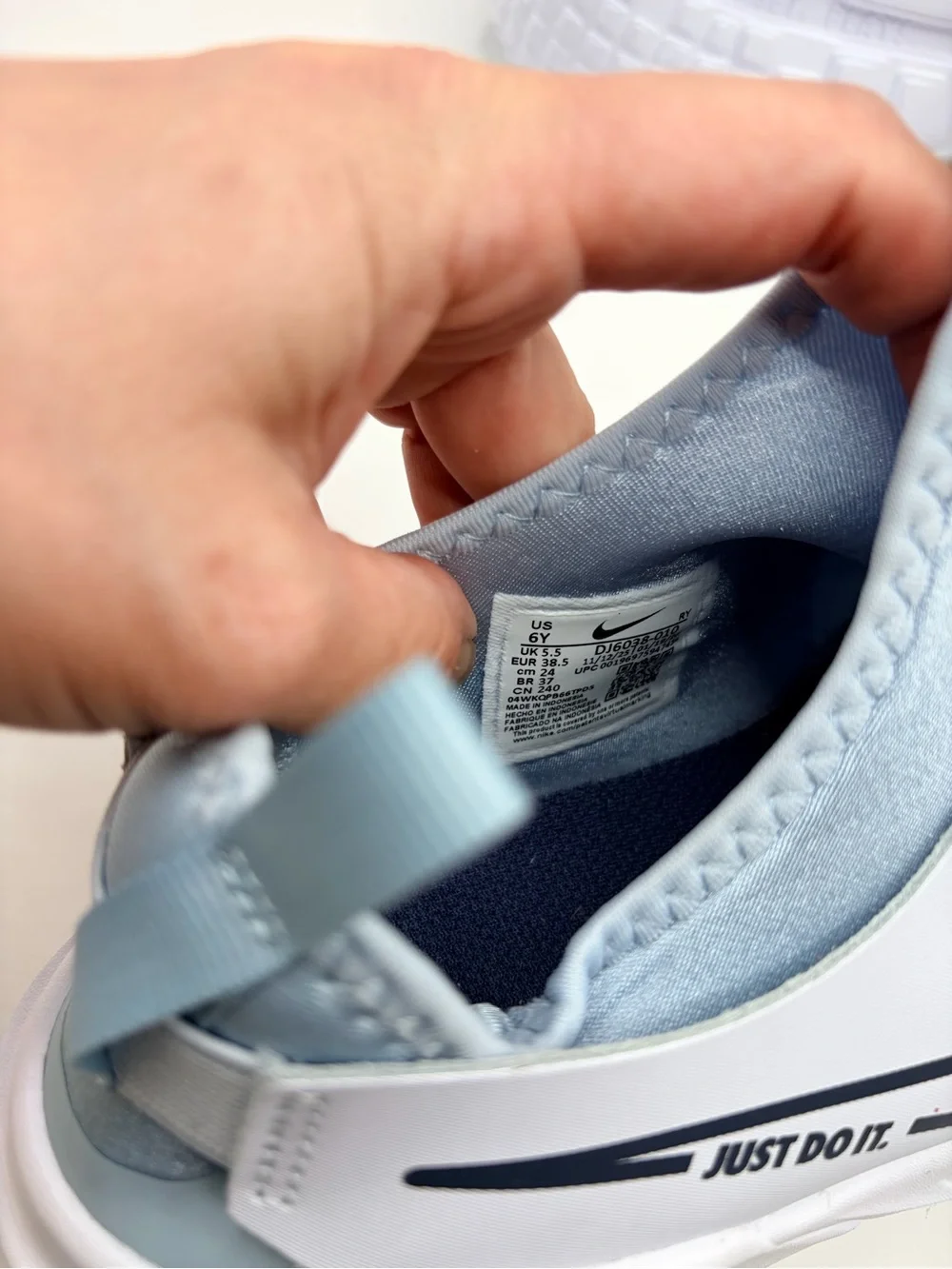 Nike easy slip