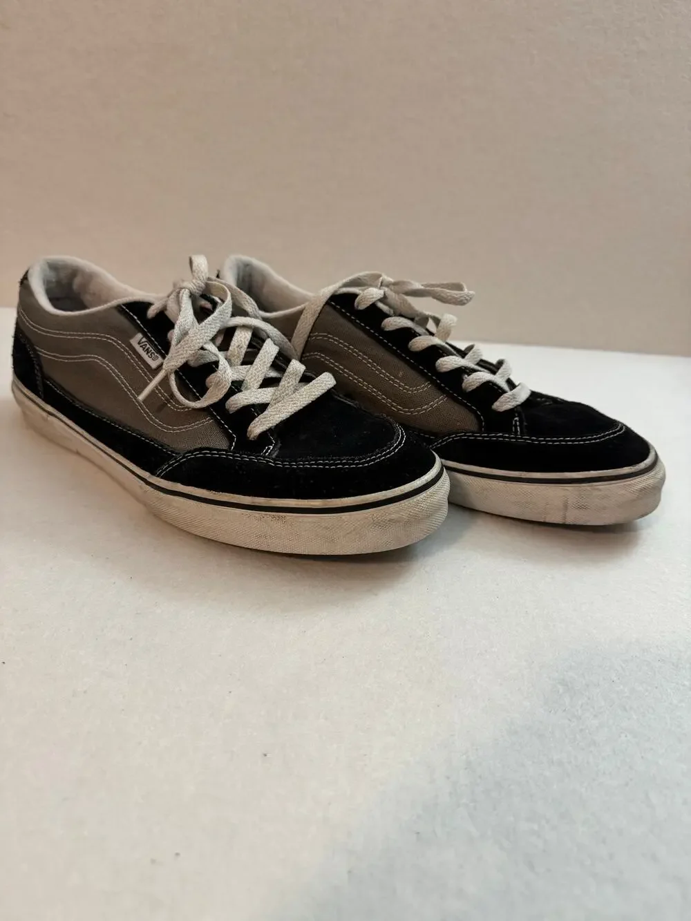 Vans Men's Bearcat Low Top Skate Sneaker Shoes Charcoal Black White 11 EU44.5