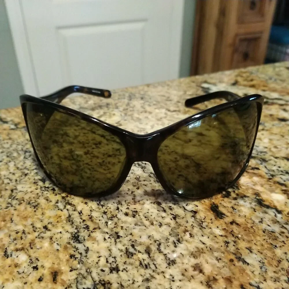 Banana Republic pre tortoise banana
