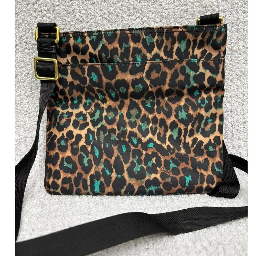 Coach exterior slip