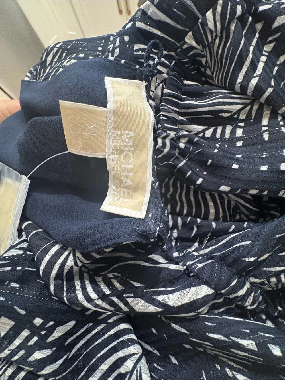 Tropical resort/vacation Sleeveless Palm-Print Maxi Dress in Navy and White